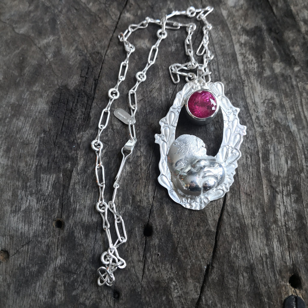 "Cherub thinks in pink sparkles" - Cherub pendant with large pink sapphire
