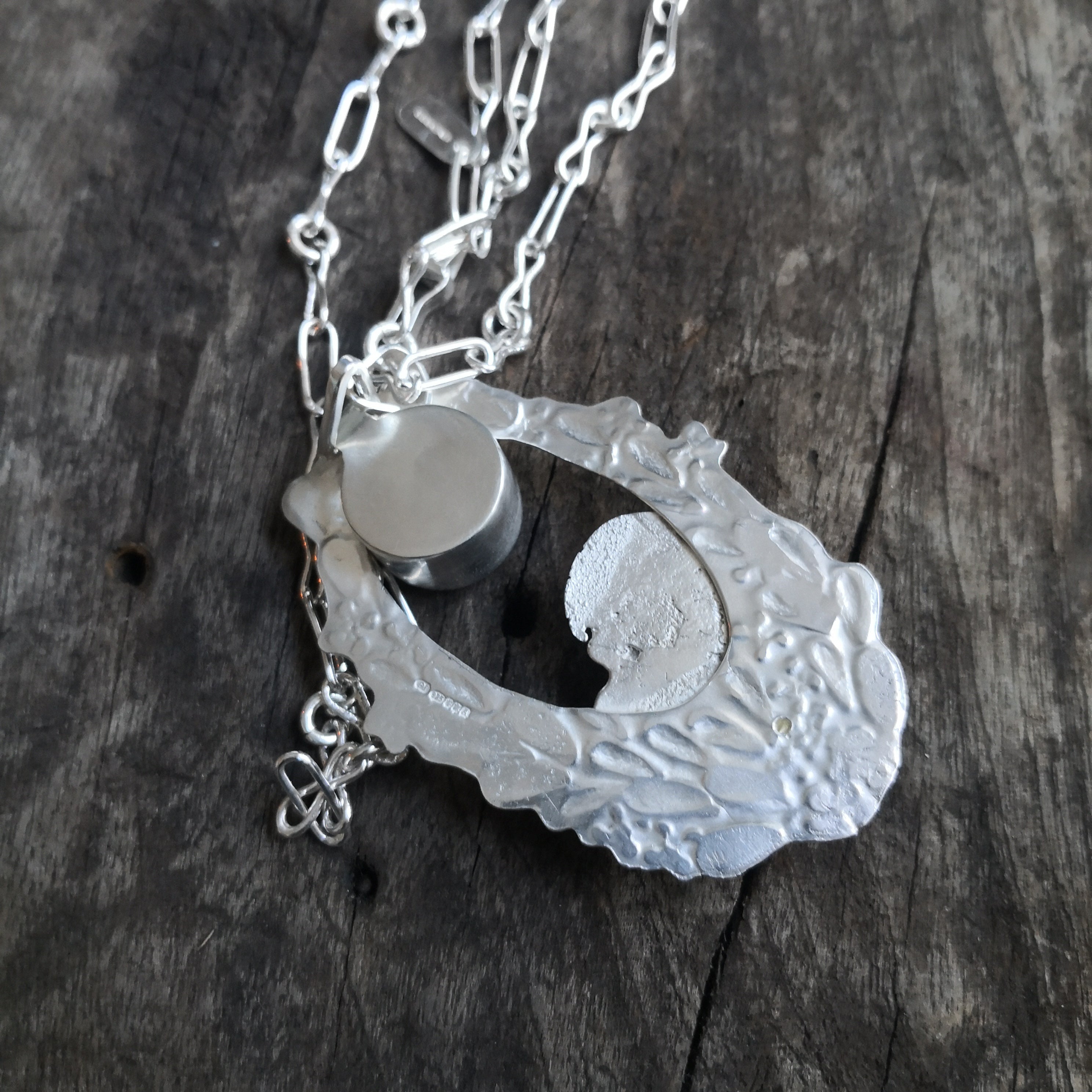 "Cherub thinks in pink sparkles" - Cherub pendant with large pink sapphire