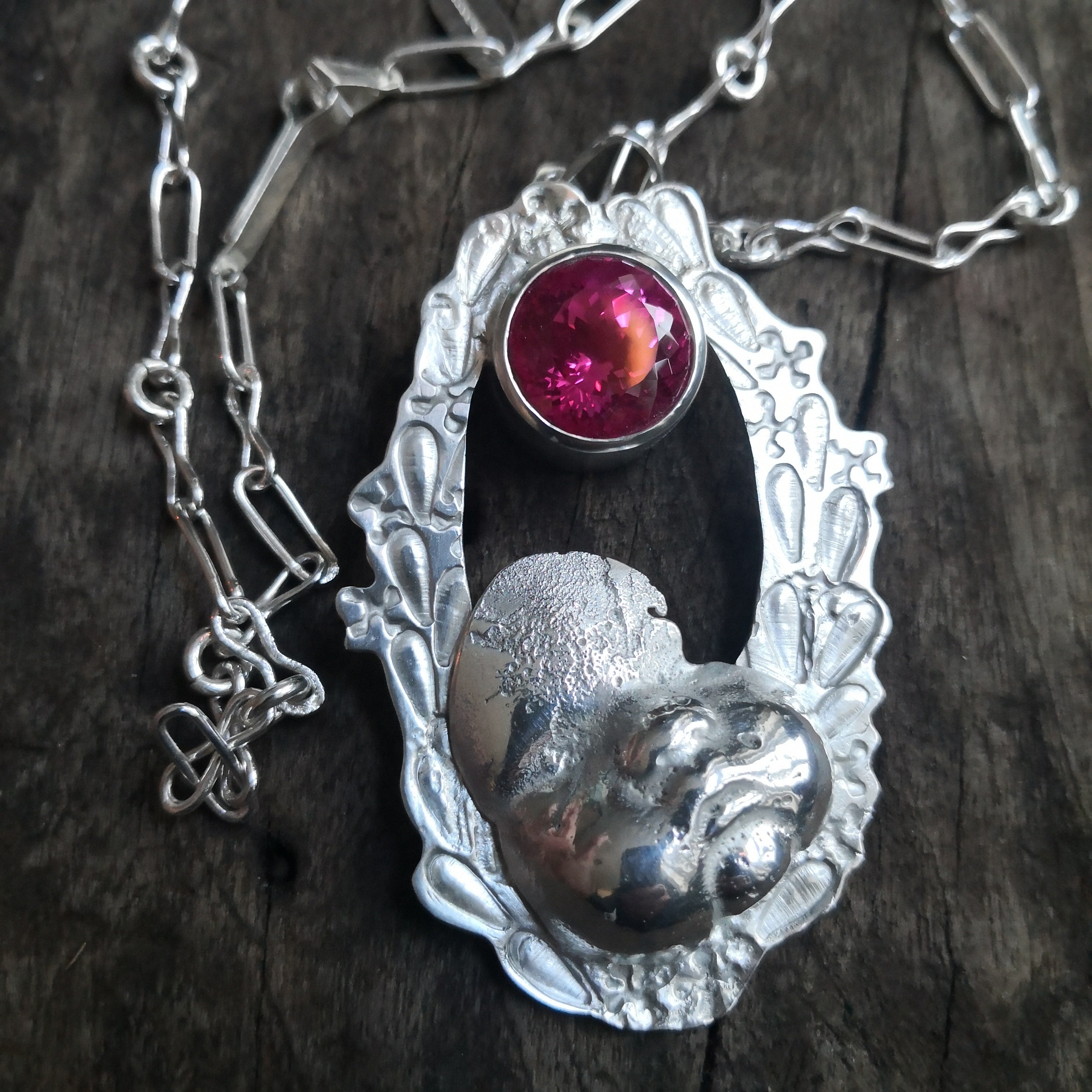 "Cherub thinks in pink sparkles" - Cherub pendant with large pink sapphire